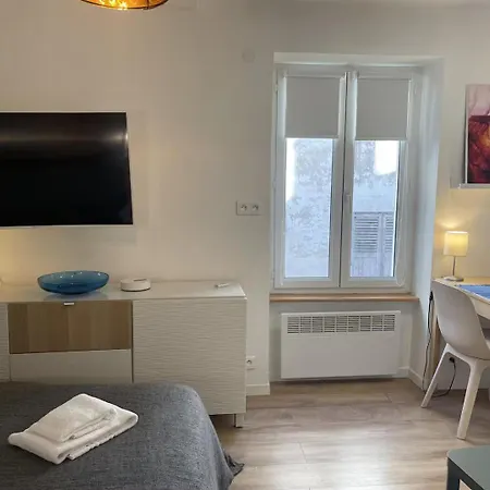 Nuit - By Prim0 C0nciergerie * Κλερμόν Φεράν